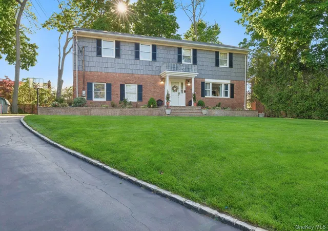 1st image of 3 Camsanette Ct, Oyster Bay, NY 11542 | MLS# 995589
