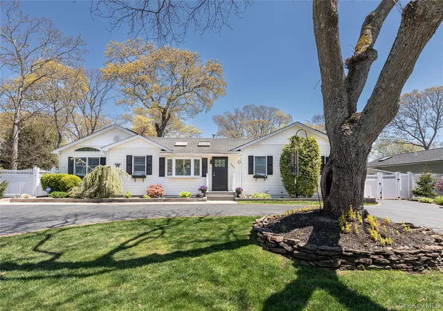 1st image of 545 Spruce Ave, Sayville, NY 11782 | MLS# 995608
