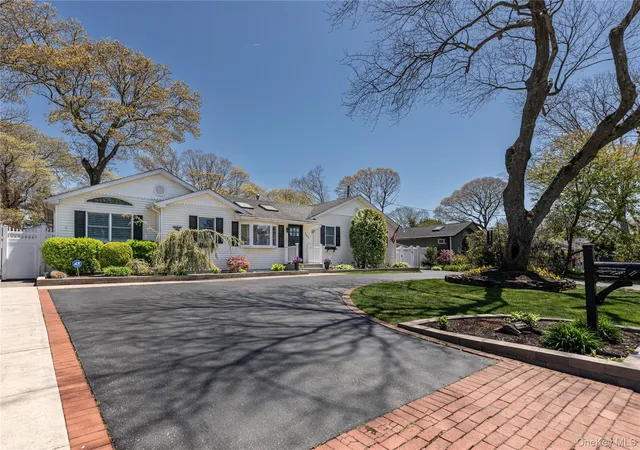 2nd image of 545 Spruce Ave, Sayville, NY 11782 | MLS# 995608