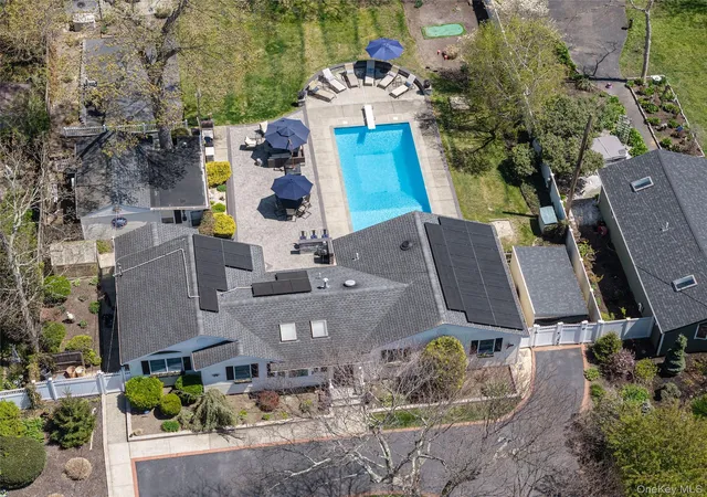 3rd image of 545 Spruce Ave, Sayville, NY 11782 | MLS# 995608