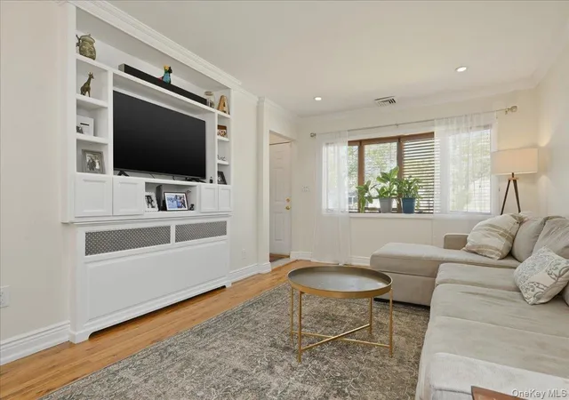 Photo 4 of Sale Pending at 648 Dogwood Ave, Franklin Square, NY 11010 | MLS# 995609 | Listing updated on 2026-07-09