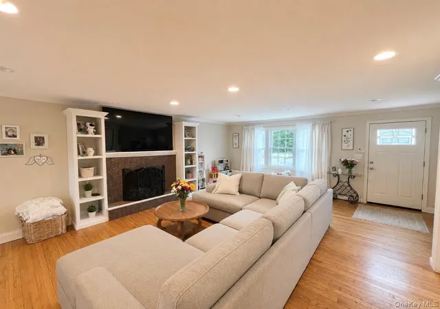 2nd image of 7 Bay St, Brookhaven, NY 11934 | MLS# 995617