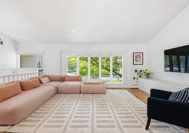 4th image of 50 Roger Dr, North Hempstead, NY 11050 | MLS# 995620