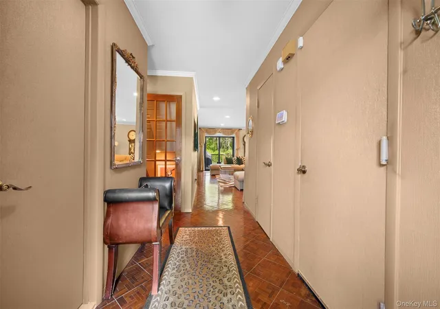 4th image of 25 Windsor Gate Dr, North Hempstead, NY 11040 | MLS# 995658