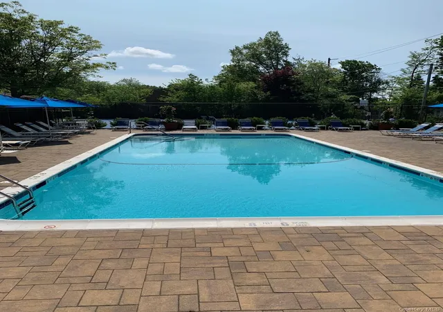 Homes for sale in North Hempstead, NY | 25 Windsor Gate Dr, North Hempstead, NY 11040 | MLS# 995658