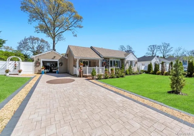 2nd image of 25 Snyder St, Patchogue, NY 11772 | MLS# 995666