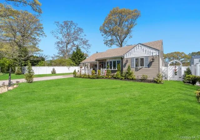 3rd image of 25 Snyder St, Patchogue, NY 11772 | MLS# 995666