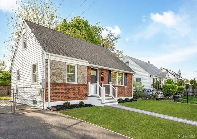 3rd image of 728 Martin Dr, Hempstead, NY 11553 | MLS# 995676