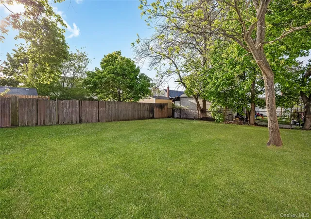 4th image of 728 Martin Dr, Hempstead, NY 11553 | MLS# 995676