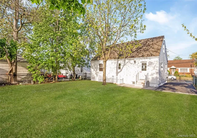 5th image of 728 Martin Dr, Hempstead, NY 11553 | MLS# 995676