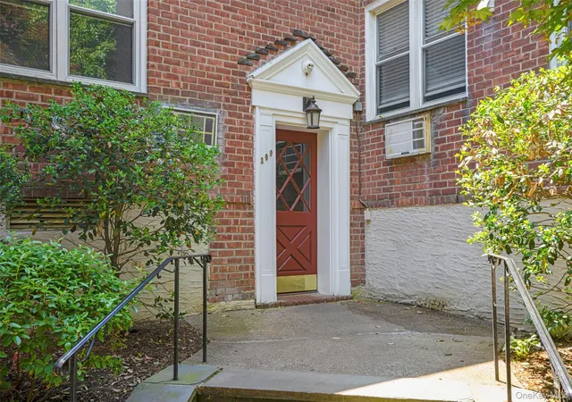 2nd image of 309 Palmer Ter #2A, Mamaroneck, NY 10543 | MLS# 995679