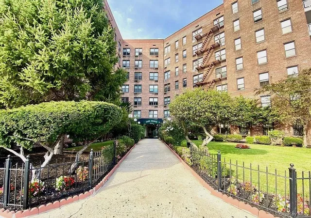 2nd image of 100 25 Queens Blvd #2R, Forest Hills, NY 11375 | MLS# 995702