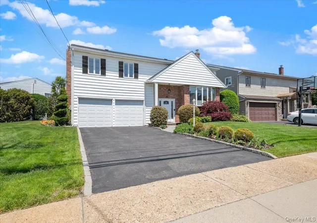 2nd image of 3089 Monterey Dr, Hempstead, NY 11566 | MLS# 995712