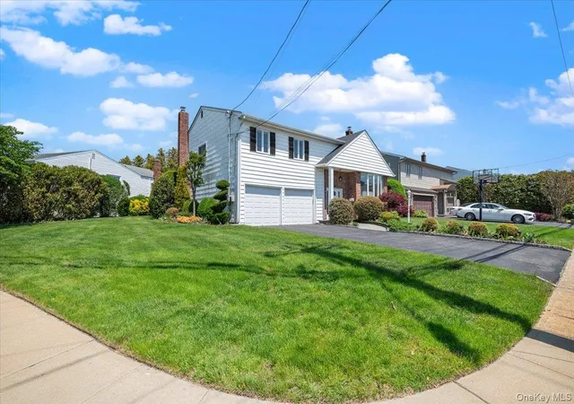 3rd image of 3089 Monterey Dr, Hempstead, NY 11566 | MLS# 995712