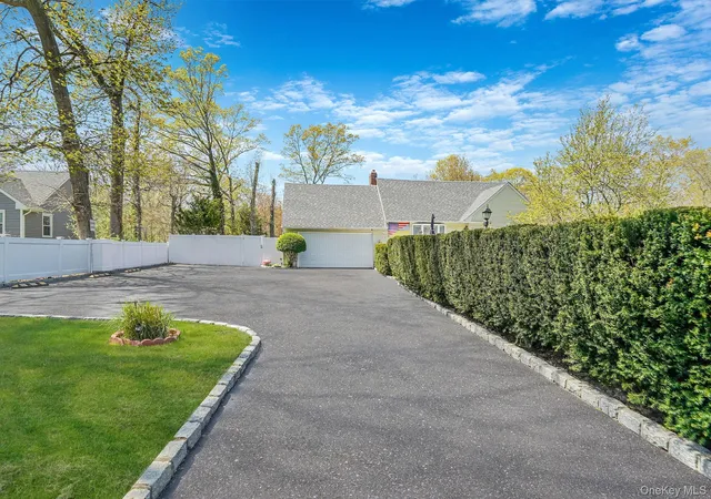Photo 3 of Sale Pending at 1989 William Floyd Pkwy, Ridge, NY 11961 | MLS# 995713 | Listing updated on 2026-06-18