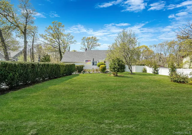 Photo 4 of Sale Pending at 1989 William Floyd Pkwy, Ridge, NY 11961 | MLS# 995713 | Listing updated on 2026-06-18