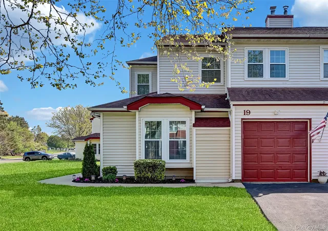 2nd image of 19 Delaware Ct, Coram, NY 11727 | MLS# 995764