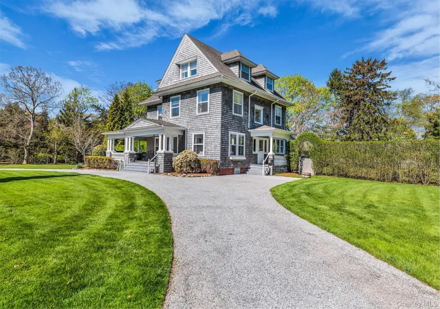 3rd image of 64 S Howells Point Rd, Brookhaven, NY 11713 | MLS# 995824