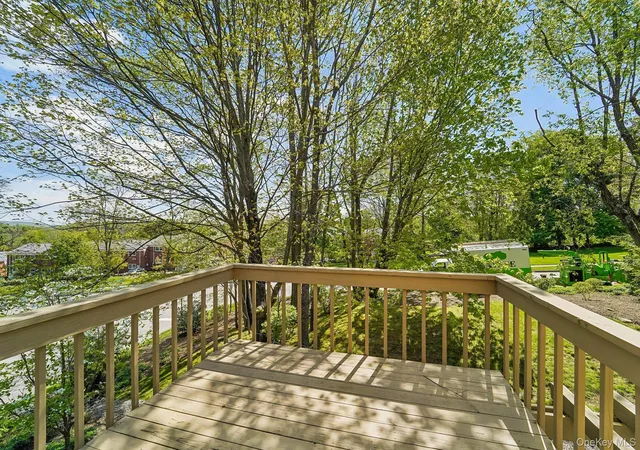 Listing Photo 2 - Condo for sale in building located at 18 Brooke Holw Ln, Peekskill, NY 10566 - Unit #