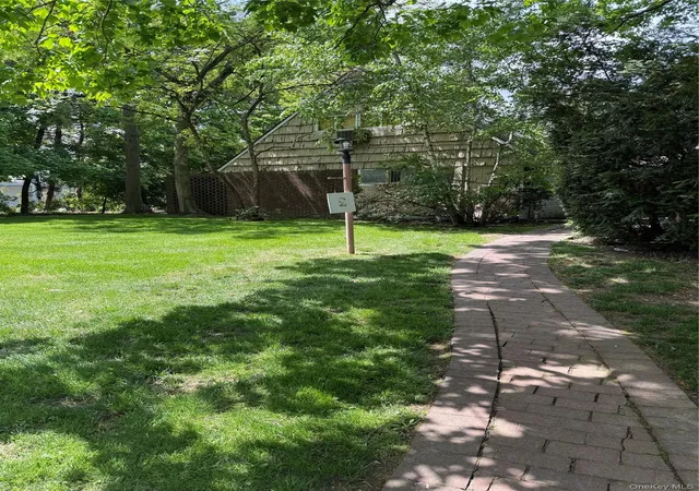 2nd image of 2 Hemlock Ln, Roslyn Heights, NY 11577 | MLS# 995888
