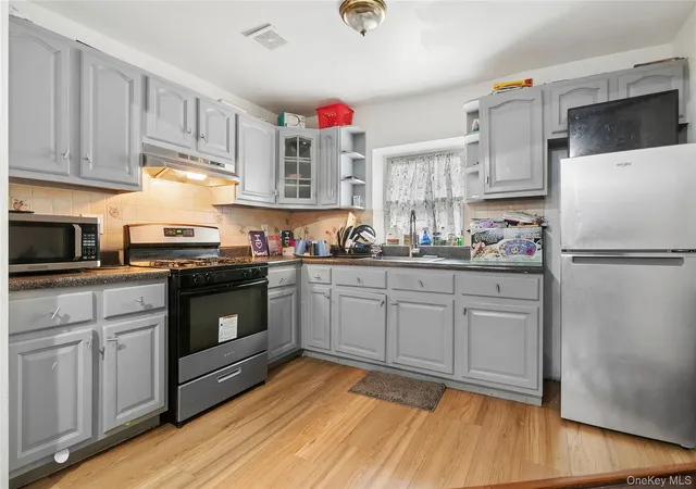 Photo 3 of Manufactured home for sale at 28 Saint Andrews Pl, Brooklyn, NY 11216 | MLS# 995921 | Listing updated on 2026-07-07