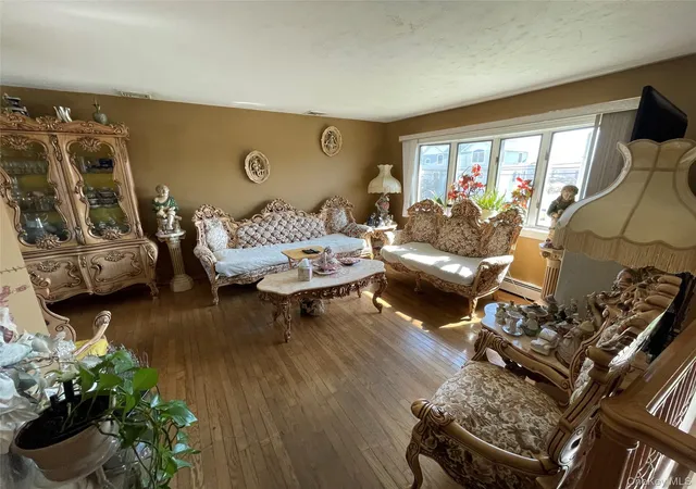 4th image of 84 Surf Rd, Lindenhurst, NY 11757 | MLS# 995923