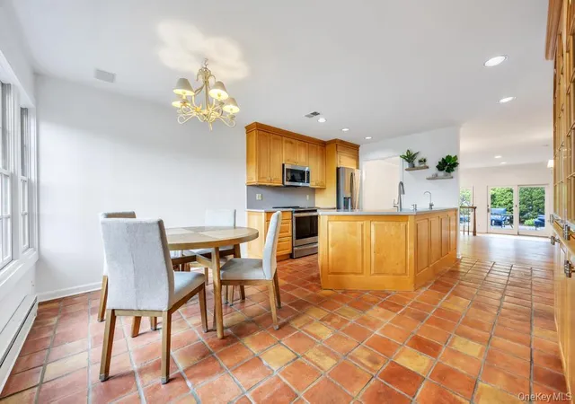 2nd image of 162 Southgate Cir, Massapequa Park, NY 11762 | MLS# 995936