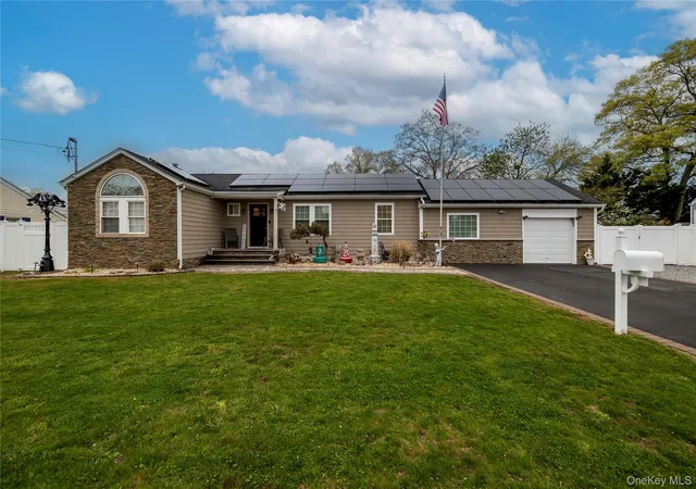 3rd image of 675 N Erie Ave, Lindenhurst, NY 11757 | MLS# 995938
