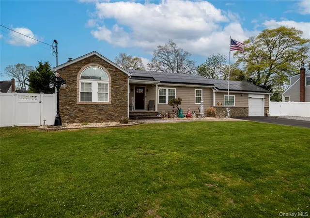 4th image of 675 N Erie Ave, Lindenhurst, NY 11757 | MLS# 995938