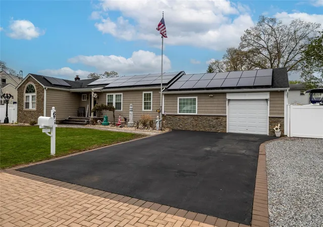 5th image of 675 N Erie Ave, Lindenhurst, NY 11757 | MLS# 995938