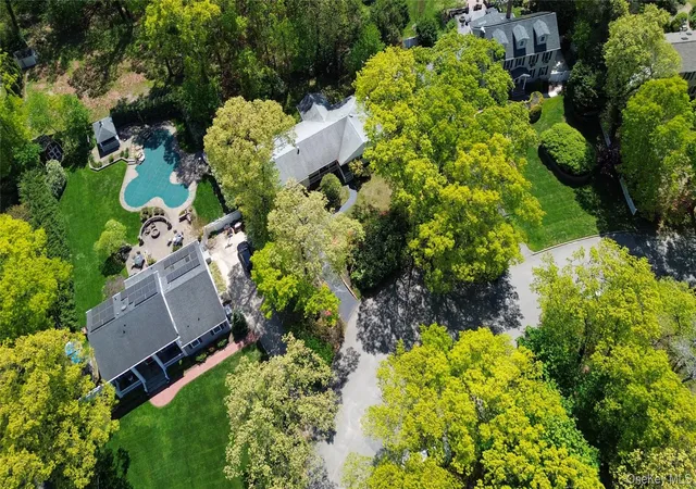 2nd image of 6 Canterbury Ct, East Setauket, NY 11733 | MLS# 995959