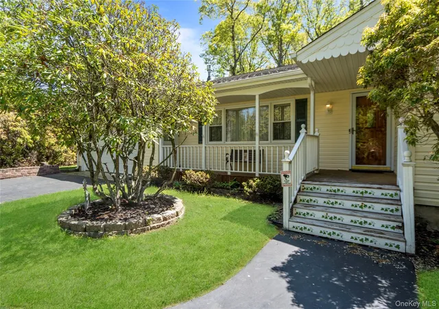 3rd image of 6 Canterbury Ct, East Setauket, NY 11733 | MLS# 995959
