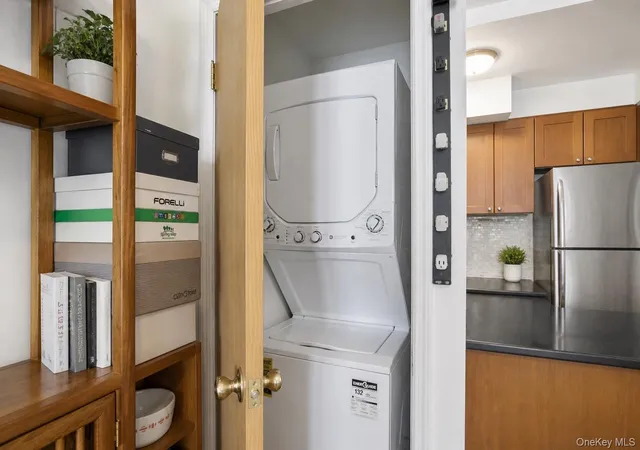 Listing Photo 5 - Condo for sale in building located at 14225 37Th Ave, New York, NY 11354 - Unit #6B