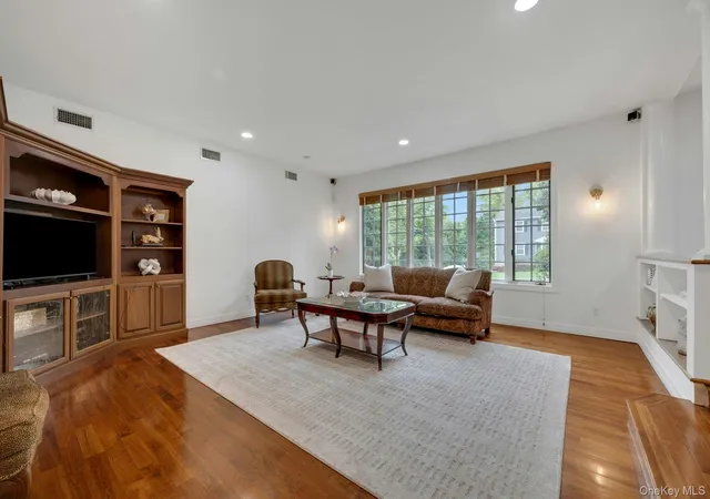 Homes for sale in Greenburgh, NY | 209 Glendale Rd, Greenburgh, NY 10583 | MLS# 995989