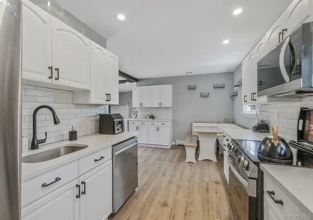 3rd image of 5 Oakwood Ave, Port Jefferson Station, NY 11776 | MLS# 996020