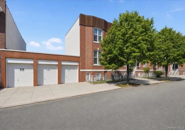Photo 3 of Sale Pending at 2041 Hobart Ave, Bronx, NY 10461 | MLS# 996033 | Listing updated on 2026-08-31