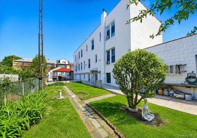 Photo 4 of Sale Pending at 2041 Hobart Ave, Bronx, NY 10461 | MLS# 996033 | Listing updated on 2026-08-31