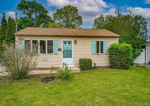 Photo 2 of Sale Pending at 410 3rd Avenue, East Northport, NY 11731 | MLS# 996076 | Listing updated on 2026-09-18