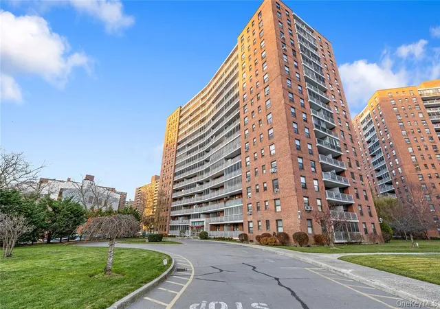 4th image of 61-15 98Th St #15G, Rego Park, NY 11374 | MLS# 996077