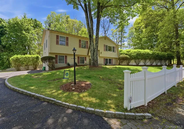 2nd image of 10 Sabin Dr, Ramapo, NY 10901 | MLS# 996084