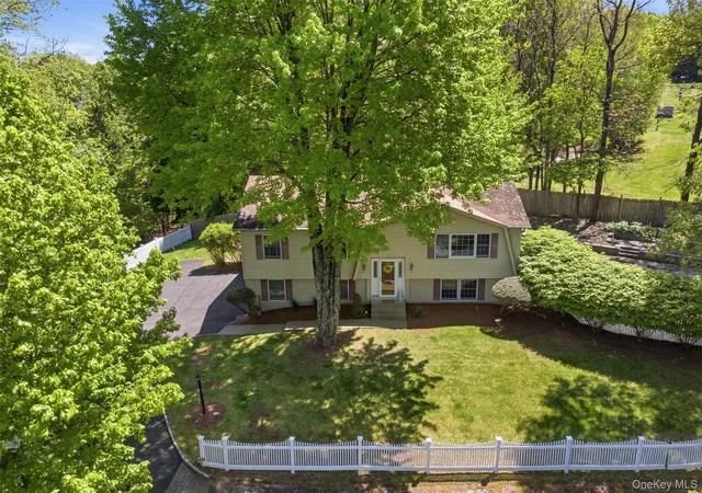 3rd image of 10 Sabin Dr, Ramapo, NY 10901 | MLS# 996084