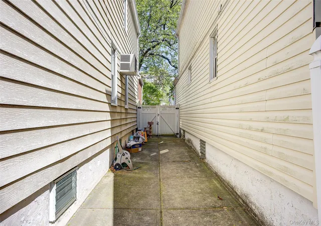 41st image of 130 15 118th St, South Ozone Park, NY 11420 | MLS# 996101