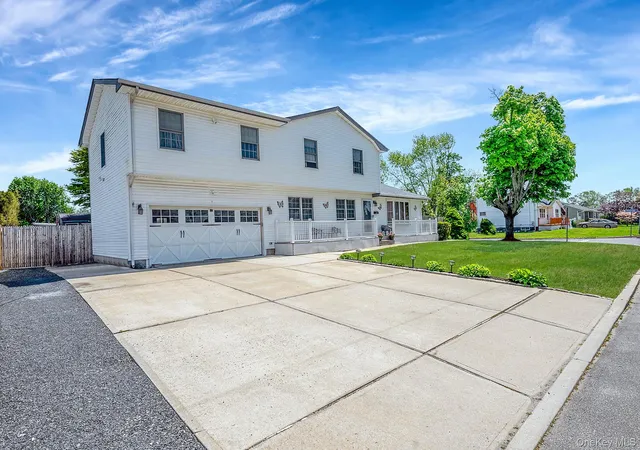 2nd image of 111 Chapel Hill Dr, Brentwood, NY 11717 | MLS# 996148