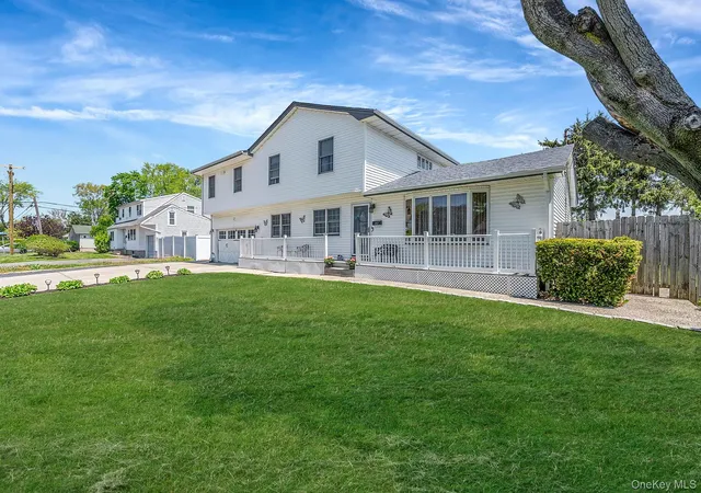 3rd image of 111 Chapel Hill Dr, Brentwood, NY 11717 | MLS# 996148