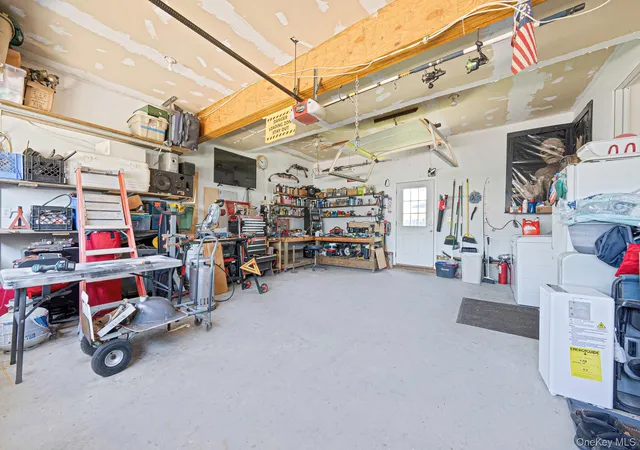 39th image of 111 Chapel Hill Dr, Brentwood, NY 11717 | MLS# 996148