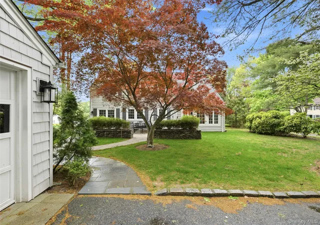 30th image of 2 Longview Rd, North Hempstead, NY 11050 | MLS# 996194