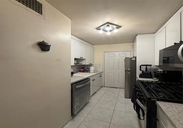 36th image of 61 20 Grand Central Pkwy #B 708, New York, NY 11375 | MLS# 996233