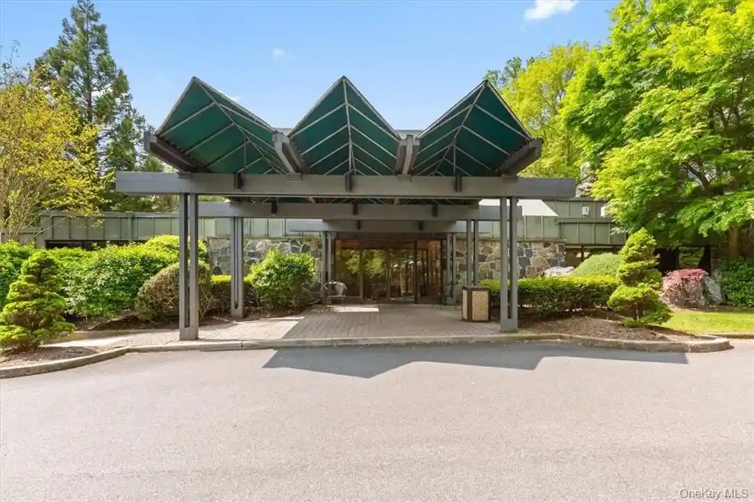 Listing Photo 1 - Condo for sale in 2 Fountain Ln located at 2 Fountain Ln, Scarsdale, NY 10522 - Unit #3W