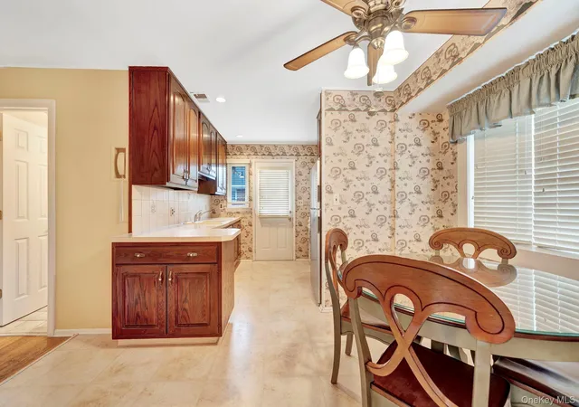 5th image of 393 Coleridge, Hempstead, NY 11756 | MLS# 996298