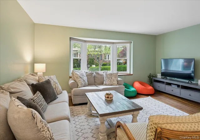 5th image of 1 Allen Pl, Bronxville, NY 10708 | MLS# 996358
